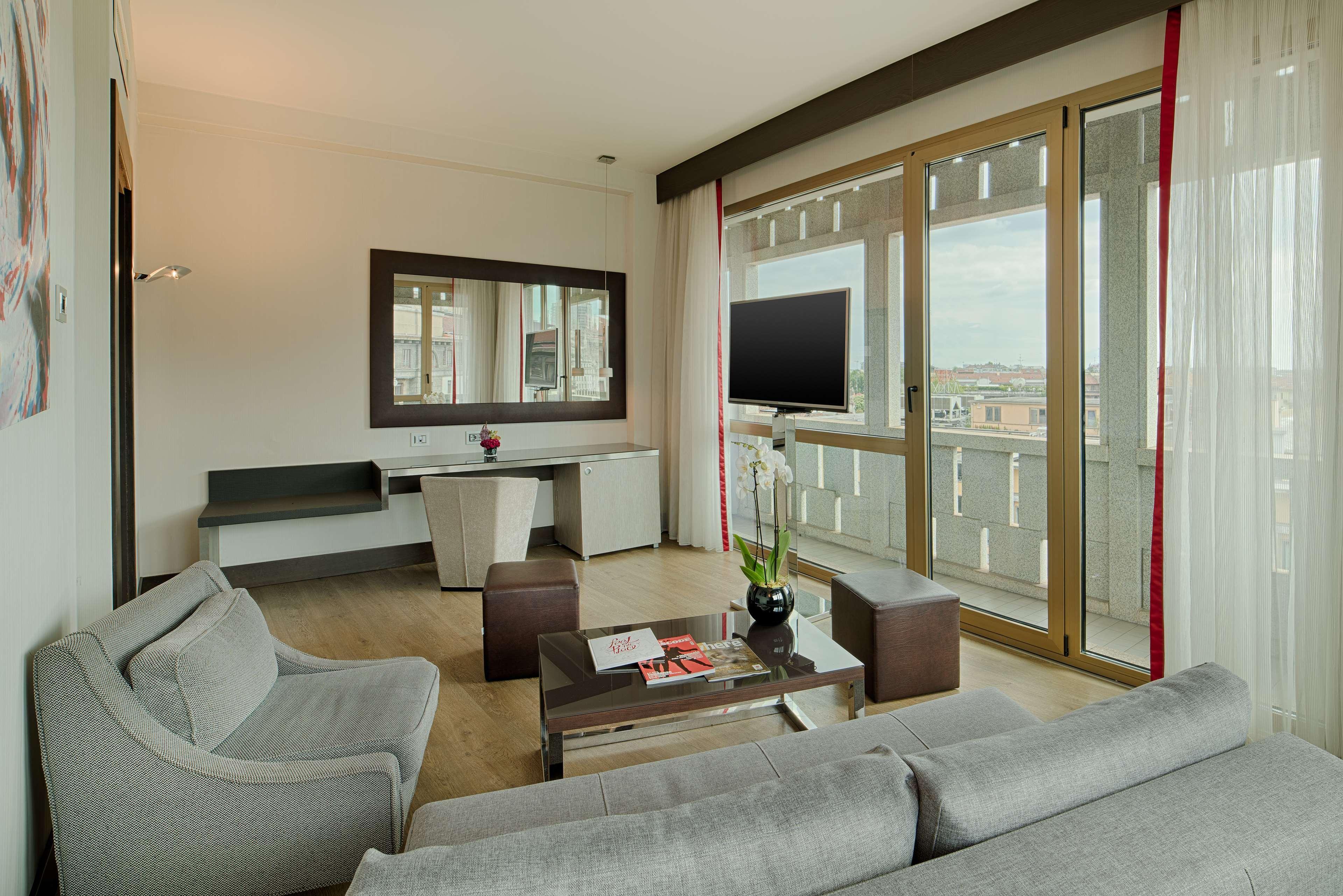 Nh Collection Milano President Hotel Bagian luar foto Suite