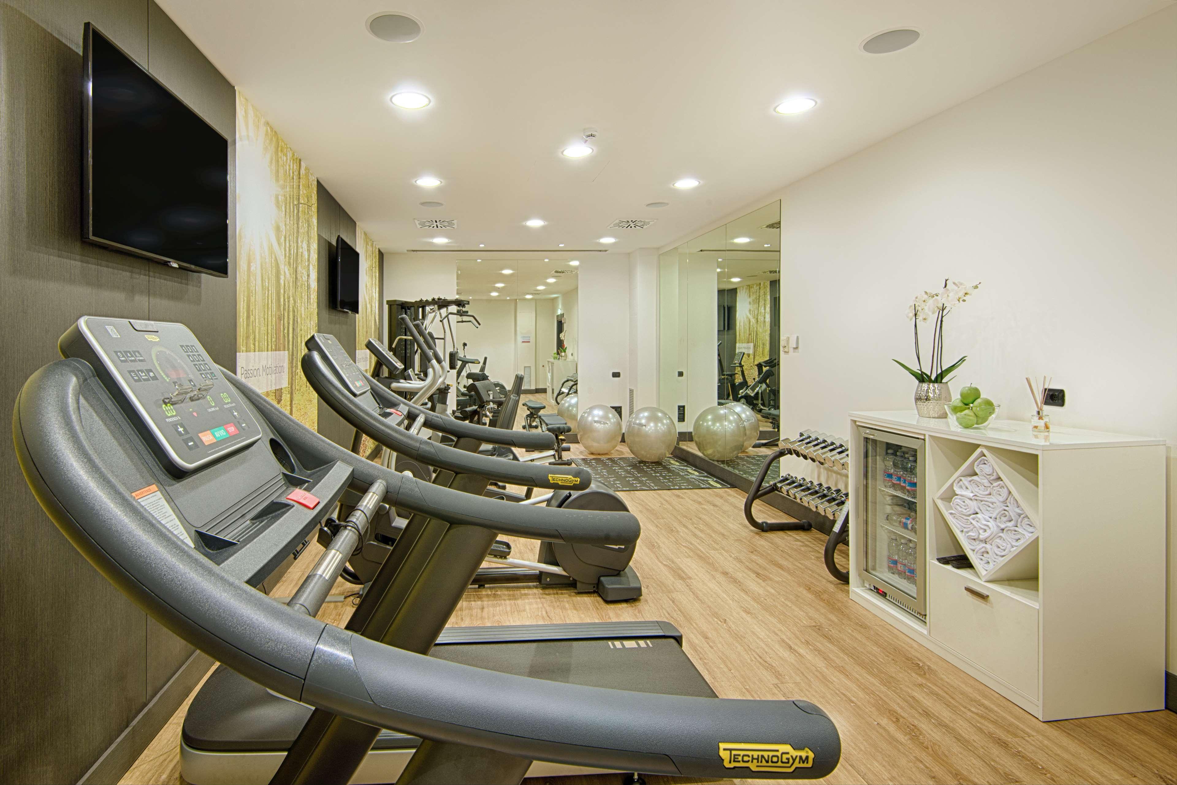 Nh Collection Milano President Hotel Bagian luar foto The gym at the hotel