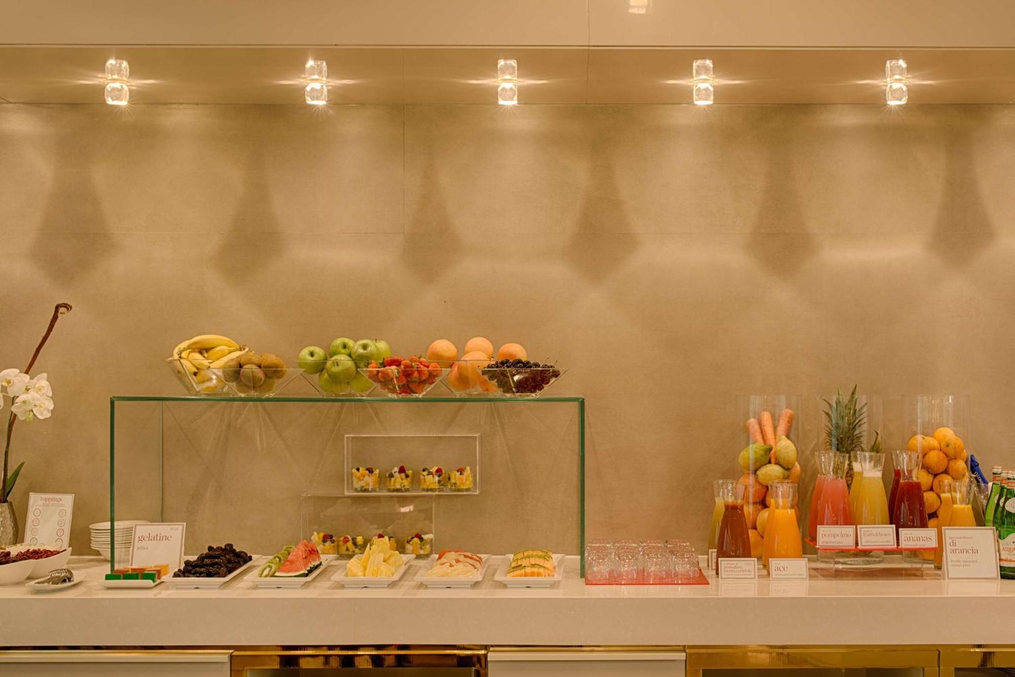 Nh Collection Milano President Hotel Bagian luar foto A buffet at a hotel