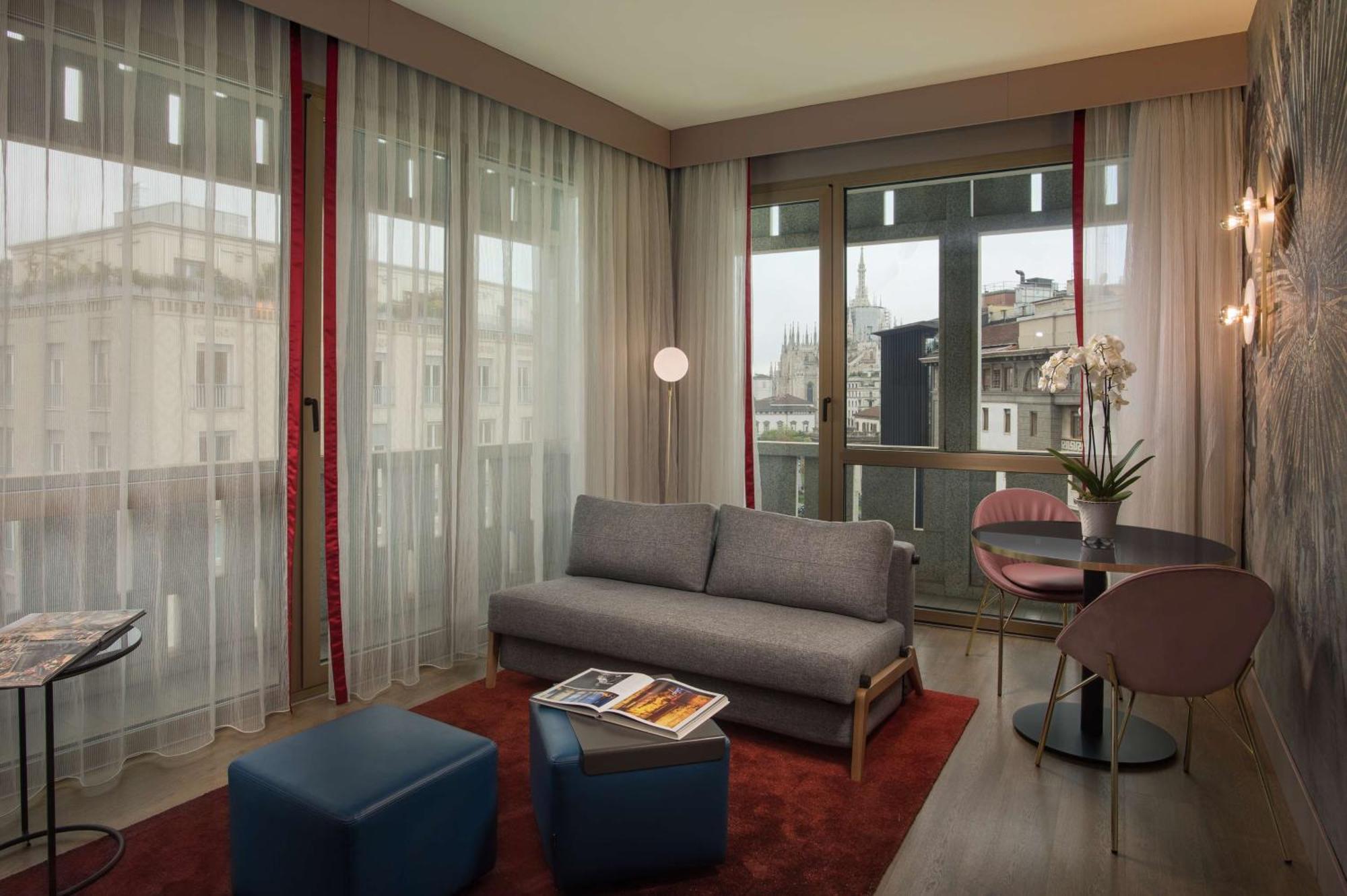 Nh Collection Milano President Hotel Bagian luar foto A suite at the hotel