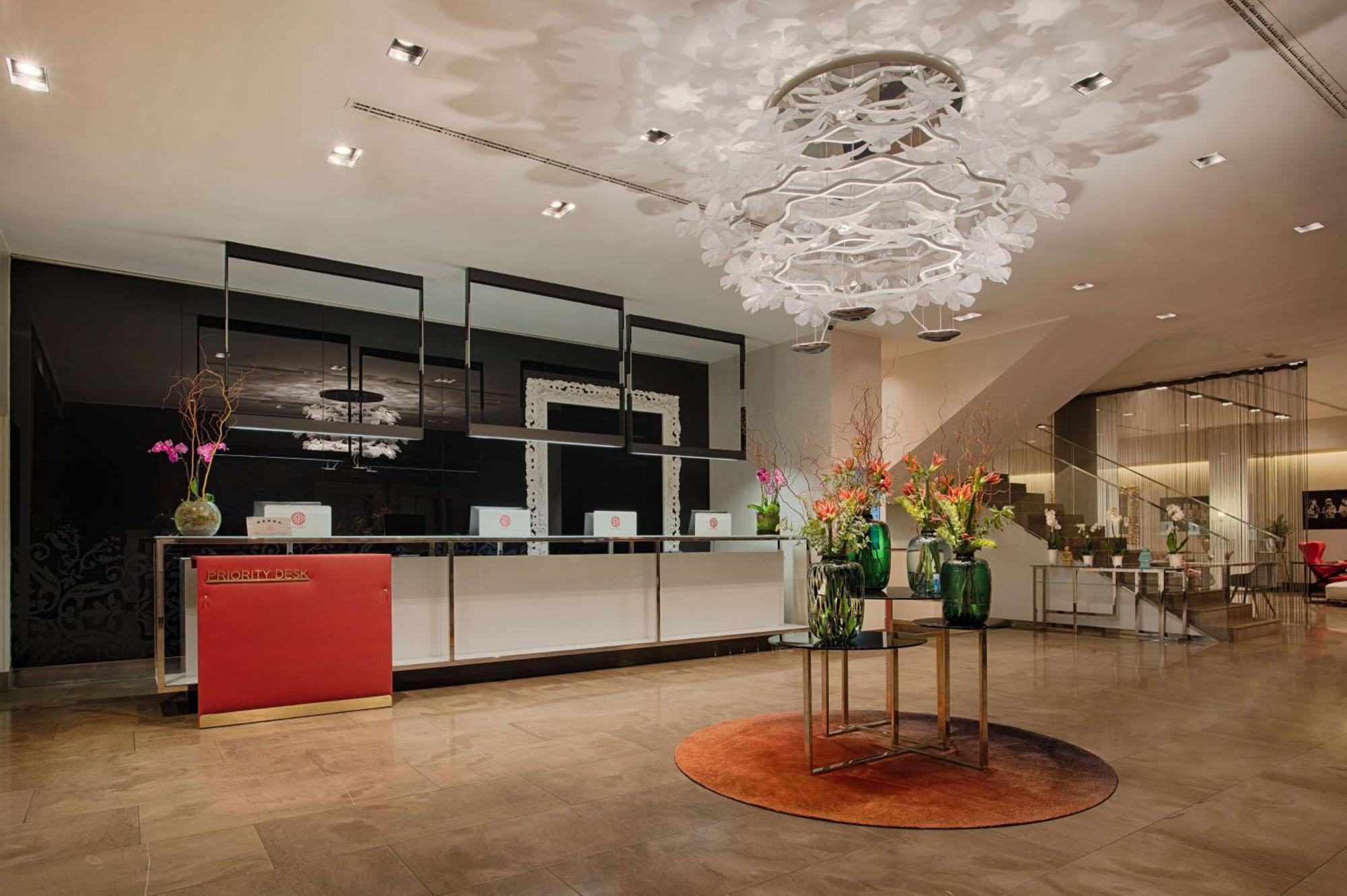 Nh Collection Milano President Hotel Bagian luar foto The lobby of the hotel